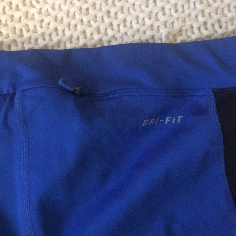 Nike - Picture 2 of 5